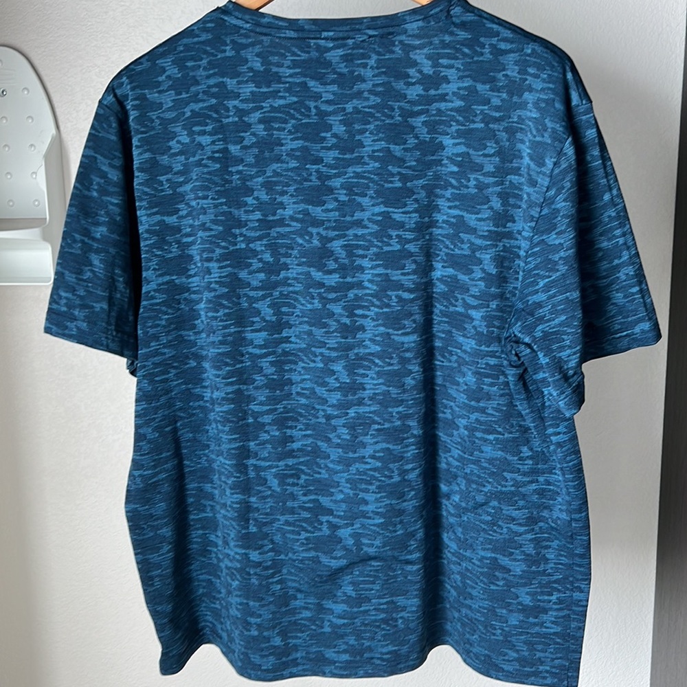 Men's XL Reebok tech Tee - Picture 2 of 2